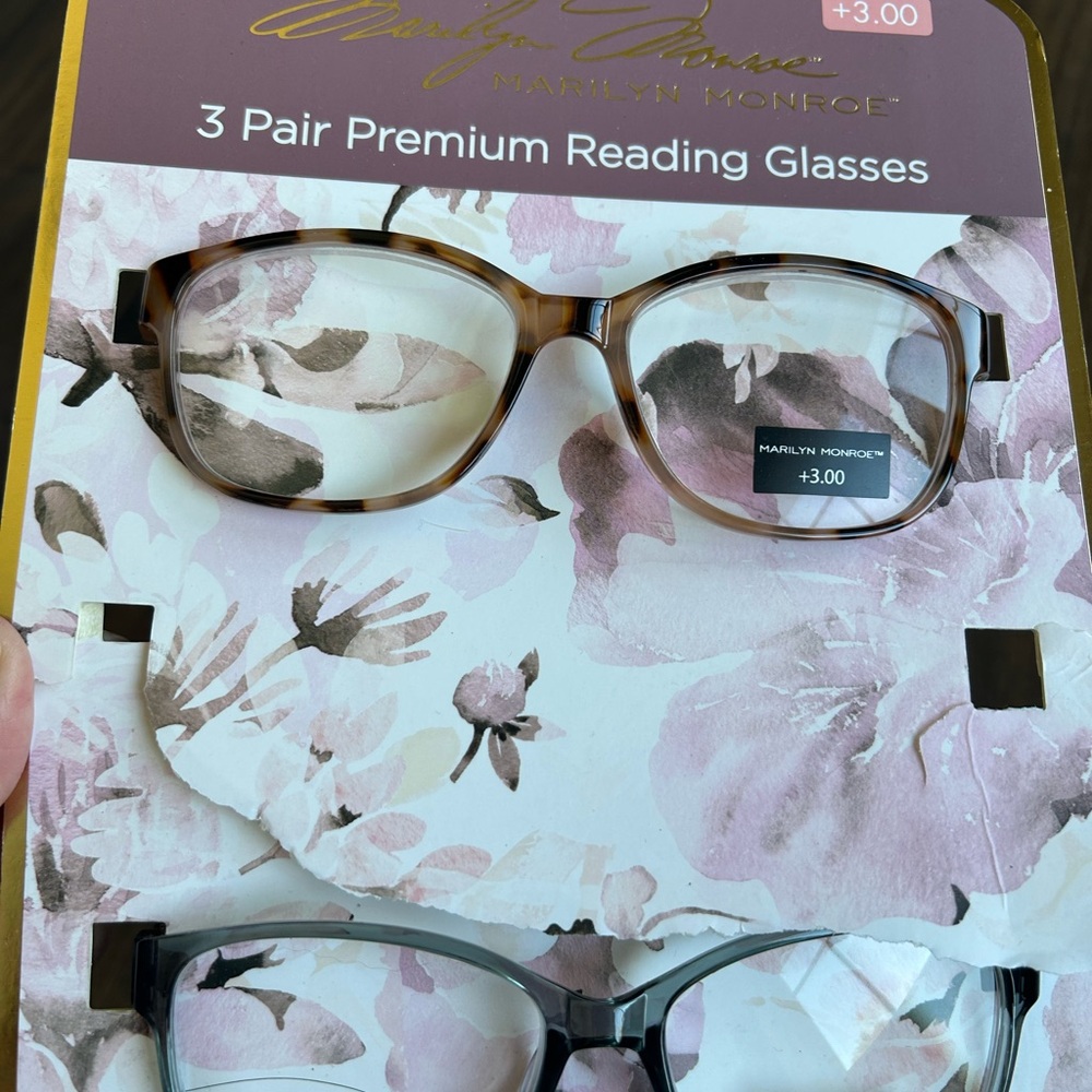 Marilyn Monroe (2) +3.00 Reading Glasses